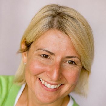 Гадалка Надежда - Гадание в Алматы